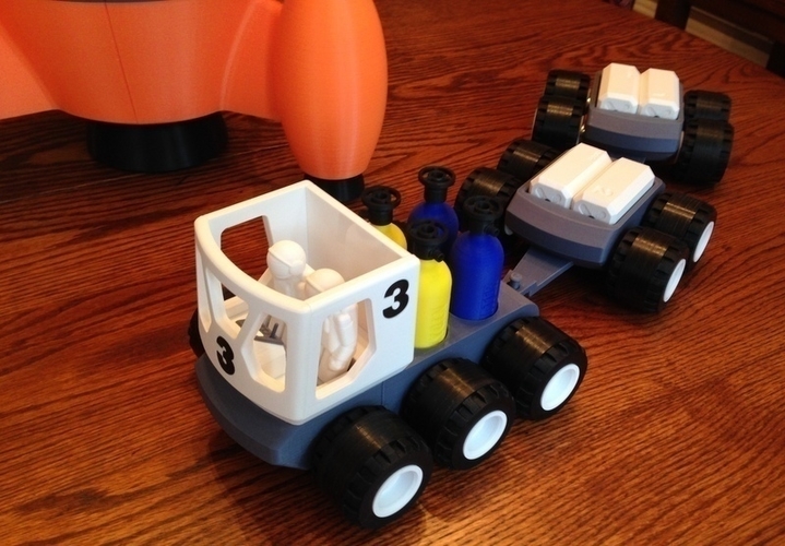 BENJAMIN'S LUNAR ROVER WITH TRAILERS AND ASTRONAUTS 3D Print 139022