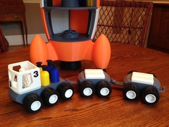 BENJAMIN'S LUNAR ROVER WITH TRAILERS AND ASTRONAUTS 3D Print 139023