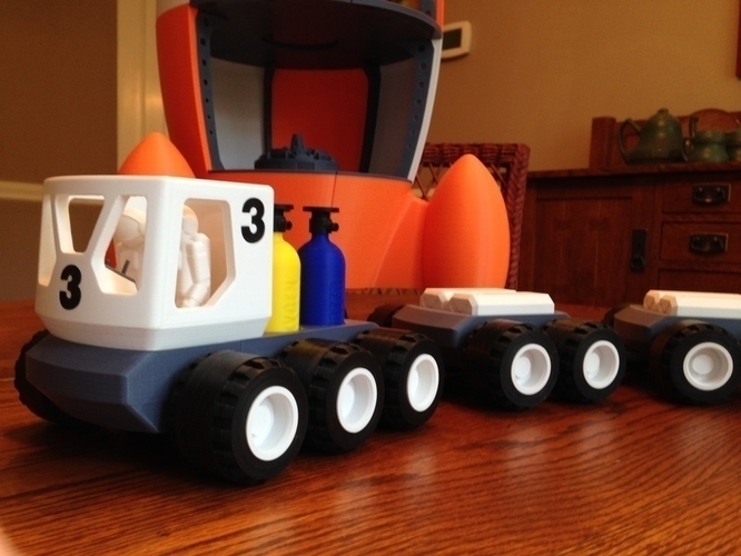 BENJAMIN'S LUNAR ROVER WITH TRAILERS AND ASTRONAUTS 3D Print 139025