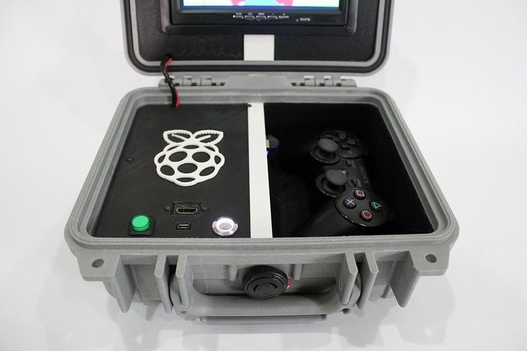 Retro Pie Box Version 2 - Portable Raspberry Pi Emulation Consol 3D Print 139610