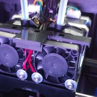 Leave on tool holder attachment for 2x v4 - Thumbnail 2