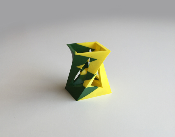 Twisted Box Vase (Dual Extrusion / 2 Color)
