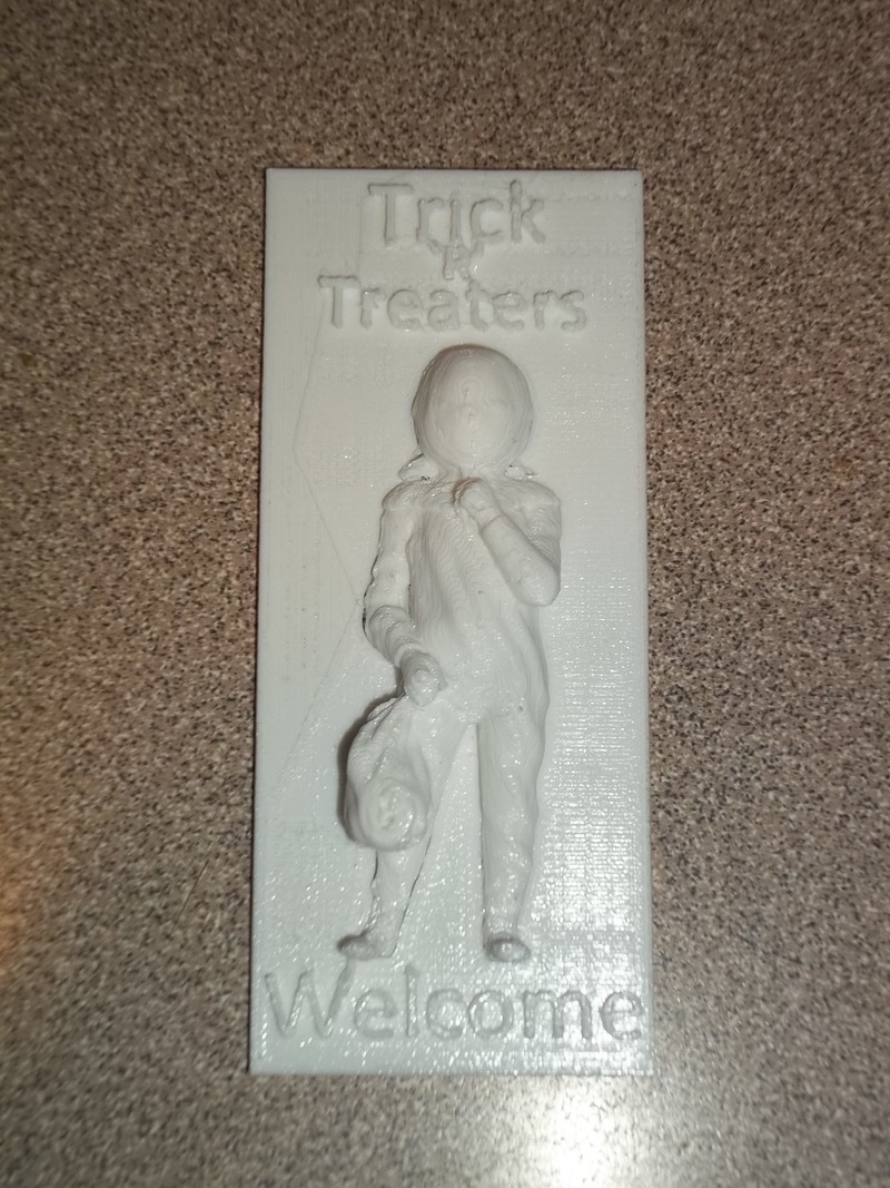 Trick 'r' Treaters welcome sign
