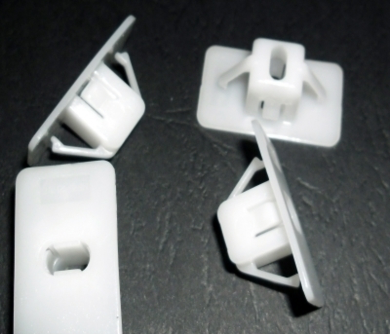 Nissan Female Screw Clip