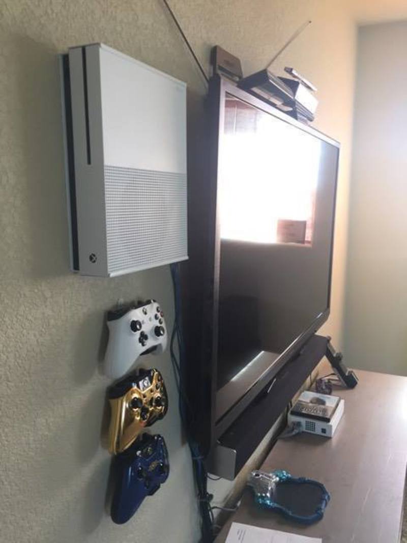 X-Box One Controler Hanger