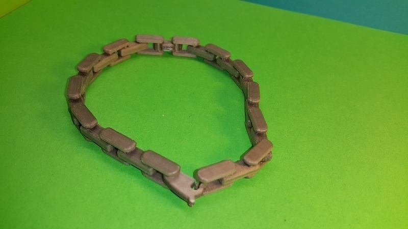 Bracelet chaîne. Bangle