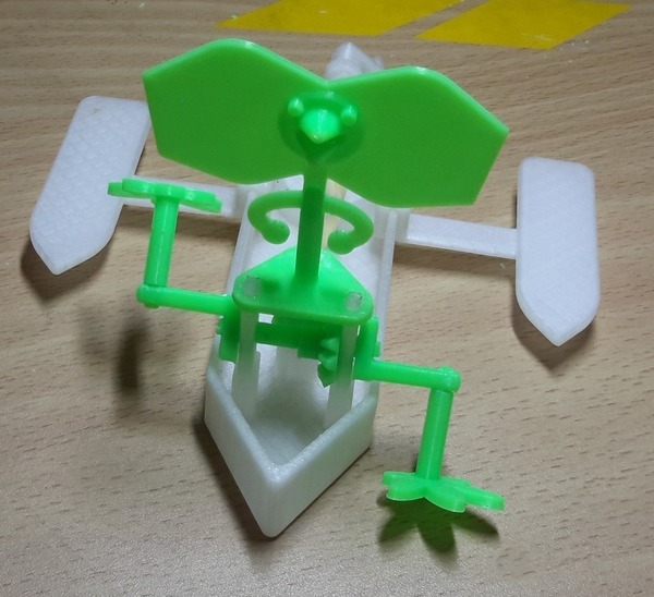 Rubber Band-Powered Frilled Lizard Running on Water