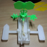 Rubber Band-Powered Frilled Lizard Running on Water - Thumbnail 2