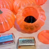 Small Pumpkin Container with Locking Cap For Candy Pieces - Thumbnail 3