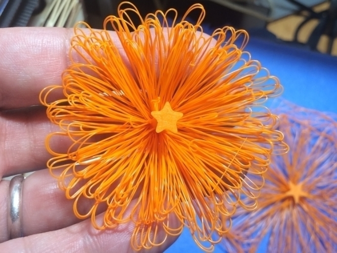 Super Flowers (drooloop flowers) Wide Petal- customizable 3D Print 109128
