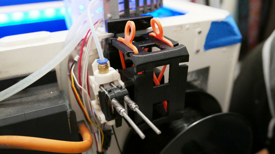 Anti-vibration suspension mount for Bowden extruders (Nema 17) 3D Print 116420