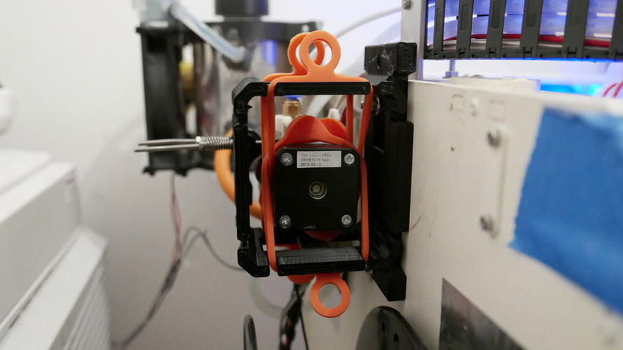 Anti-vibration suspension mount for Bowden extruders (Nema 17) 3D Print 116422