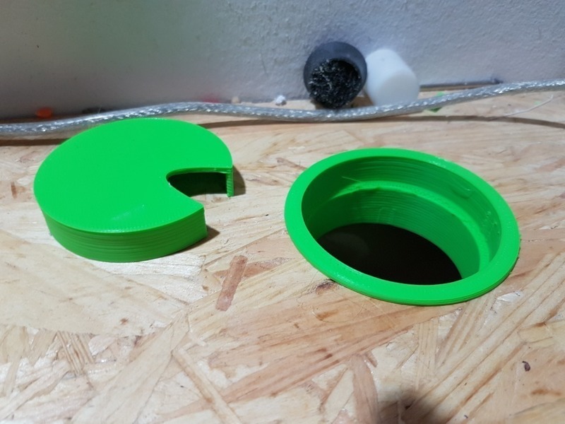 Socket cable insert (Grommet)