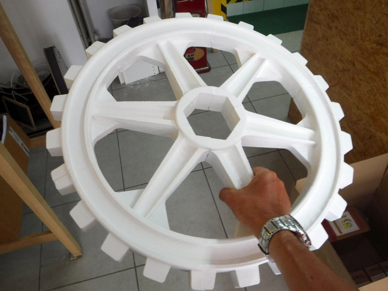 Simple gear in six cloves