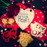 Kids Kissing Cookie Cutter - Thumbnail 2