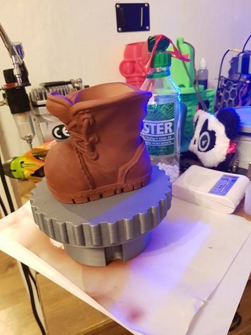 airbrush spray painting turntable using airsoft bb's 