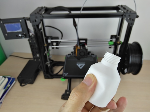Bottle printed with flexible filament