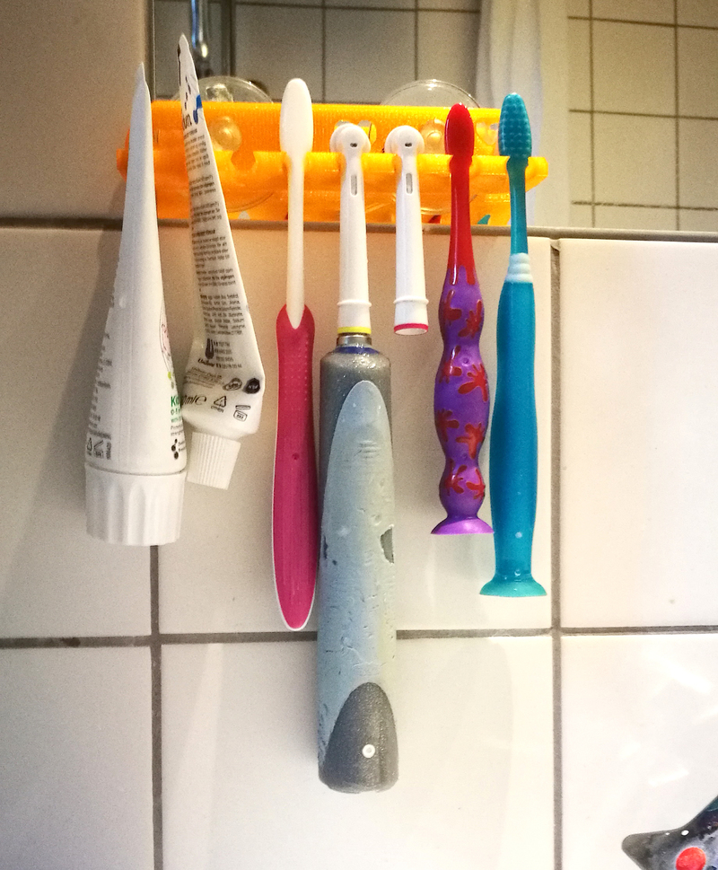 Toothbrush holder