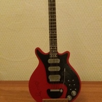 Brian May's red special in scale 1:4 - Thumbnail 3