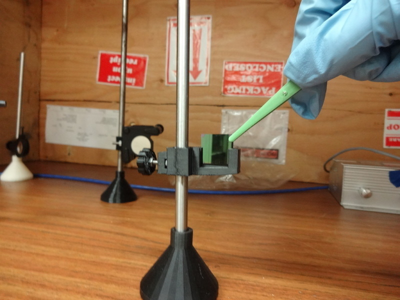 Simple semiconductor sample holder v3