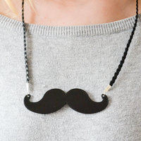 Moustache necklace - Thumbnail 2
