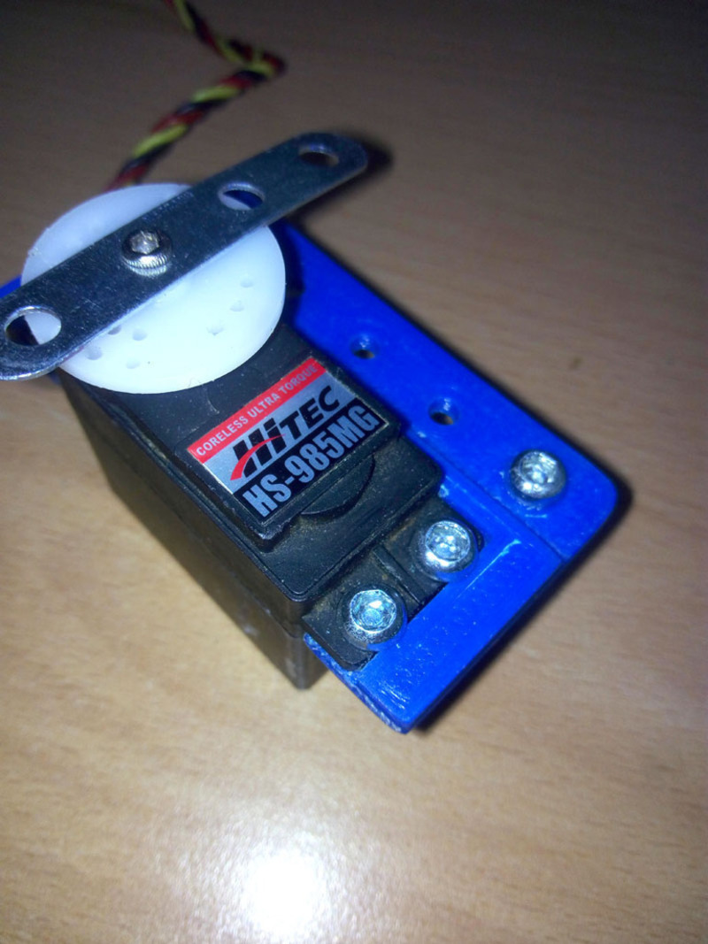 Adaptador Hitec HS-985MG a mecano