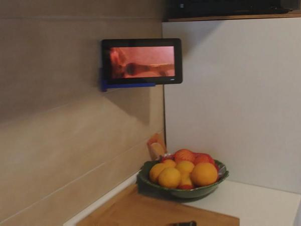 Tablet / Smartphone Moving Wall Holder