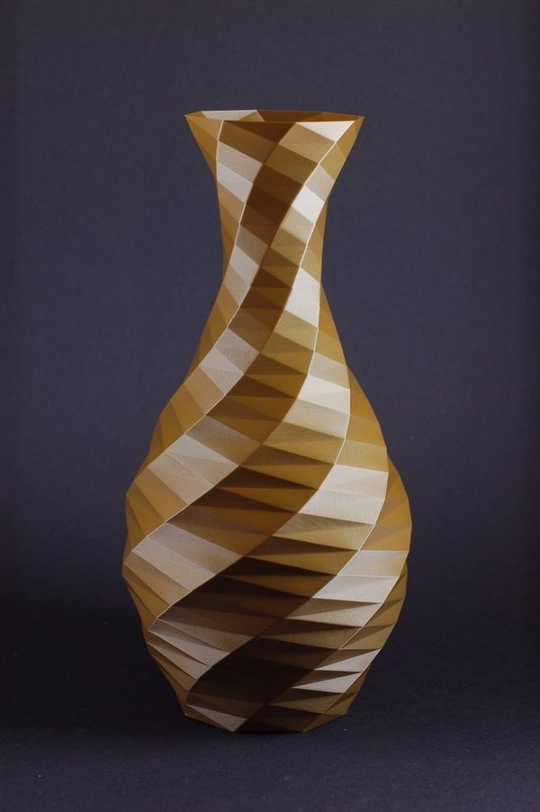 Low-poly Rose Twist Vase