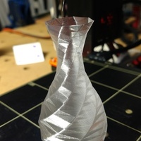 Low-poly Rose Twist Vase - Thumbnail 4