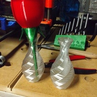 Low-poly Rose Twist Vase - Thumbnail 5