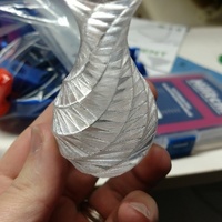 Low-poly Rose Twist Vase - Thumbnail 8