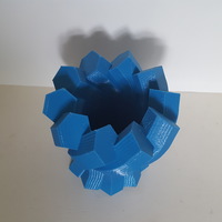 Twisted Hexagon Vase - Thumbnail 5