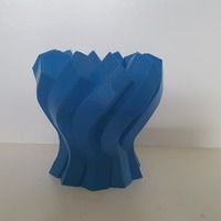Twisted Hexagon Colum pot/vase  2 - Thumbnail 2
