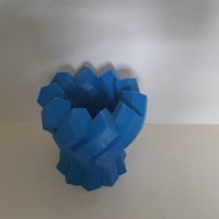 Twisted Hexagon Colum pot/vase  2 - Thumbnail 3