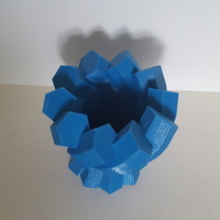 Twisted Hexagon Colum pot/vase  2 - Thumbnail 5