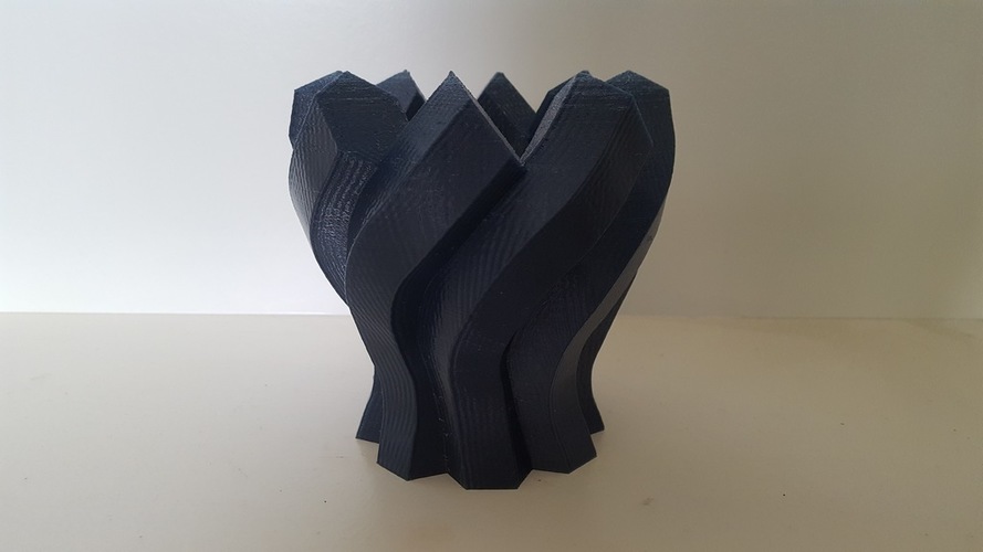 Twisted Hexagon Colum pot/vase  3D Print 150308