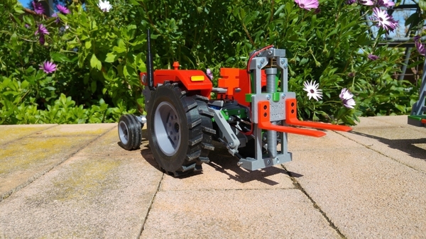 OpenRC Tractor Lifter