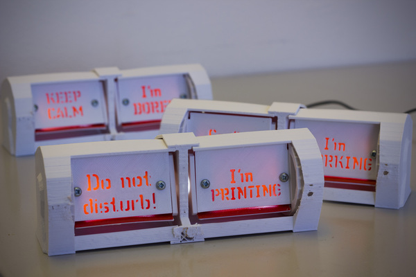Changeable desk sign