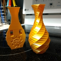 Magnetic Low-poly Rose Twist Vase - Thumbnail 1