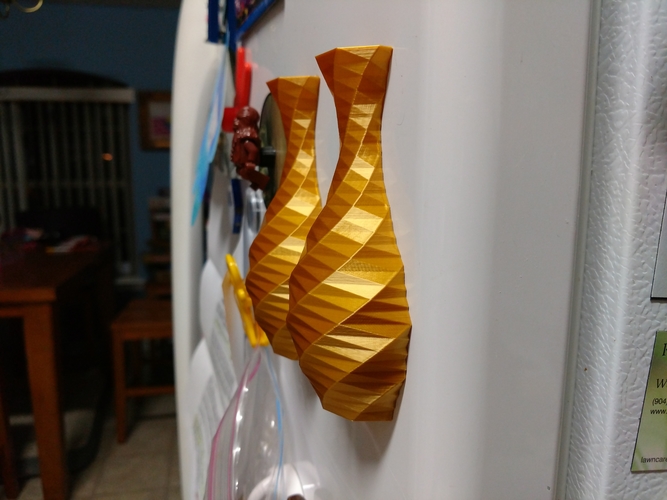 Magnetic Low-poly Rose Twist Vase 3D Print 165697