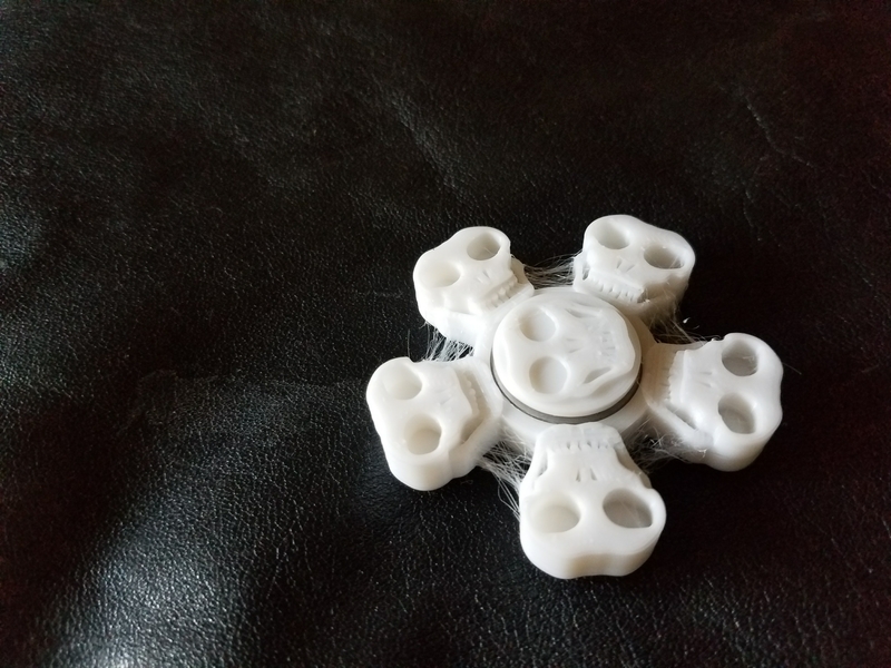 Spooky skull fidget spinner