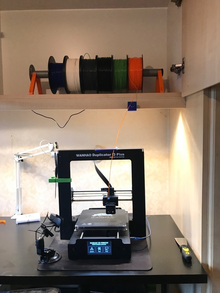 I 3D printed a spool holder for making rigs/leaders at my desk : r