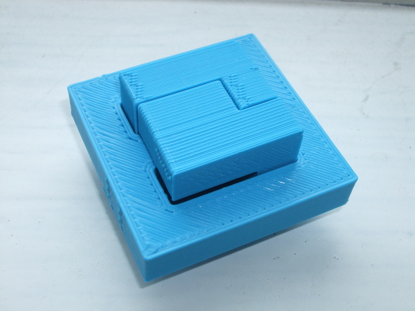 Bisect Cube puzzle by Osanori Yamamoto