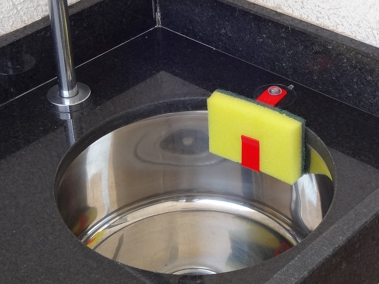 STL file Hooked Sink Sponge Holder 🧽・3D printing idea to download・Cults