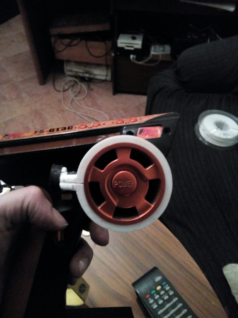 ayuda para conducir a una mano