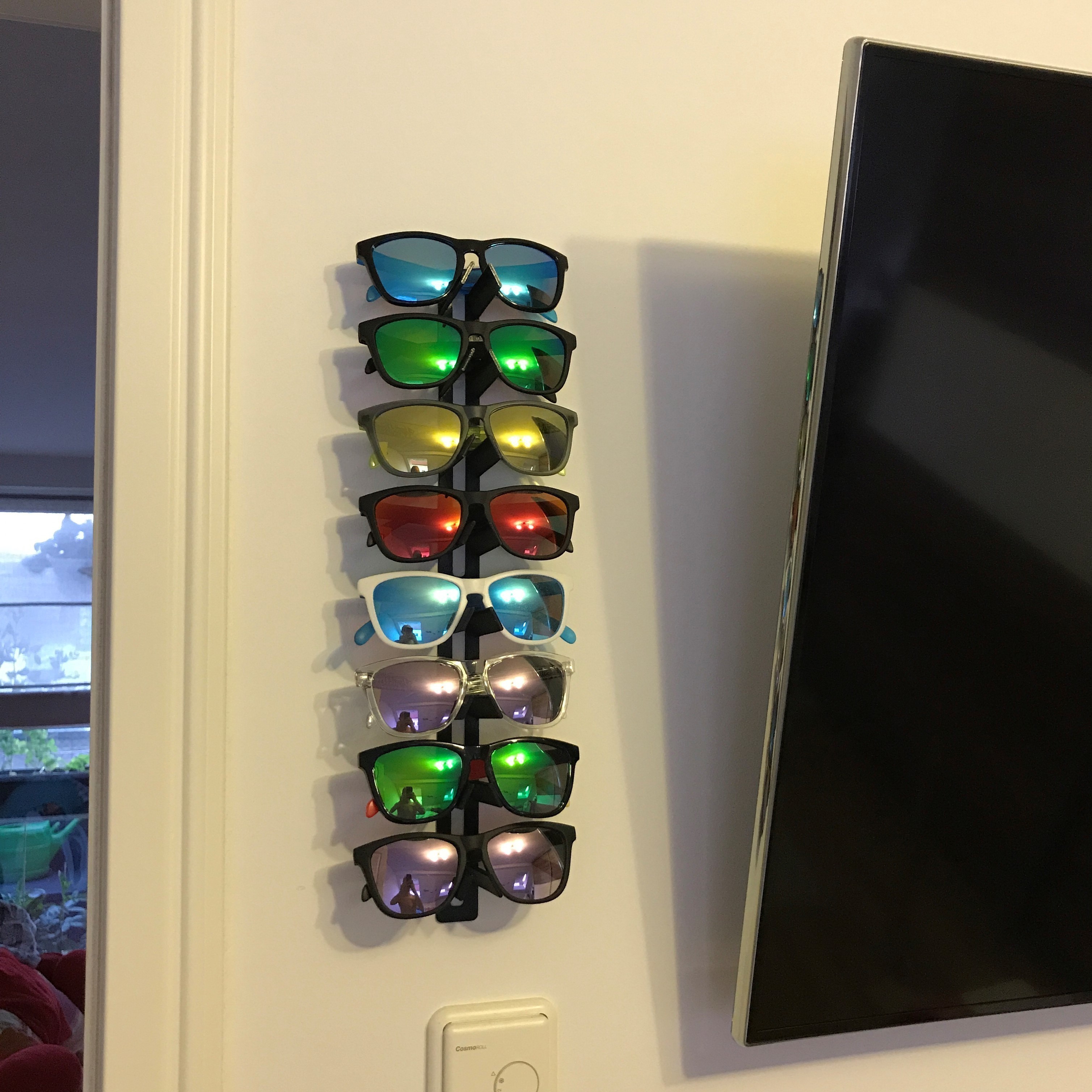 Free 3D file Expandable Sunglasses / Glasses Holder Wall Mount 🕶️・3D  printable model to download・Cults