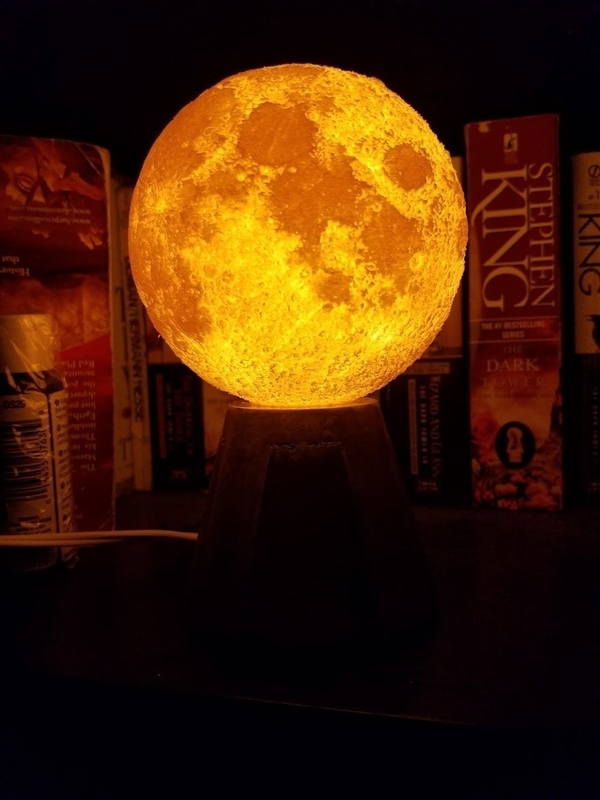Moon Lamp with concrete/printed base