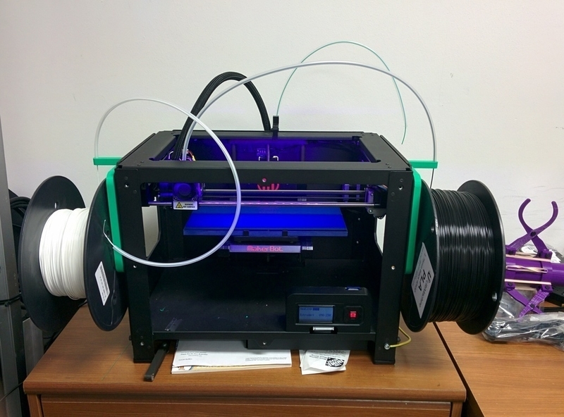 Side mounted spool holder