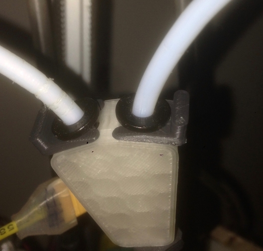 Customizable anti-backlash bowden coupling clip
