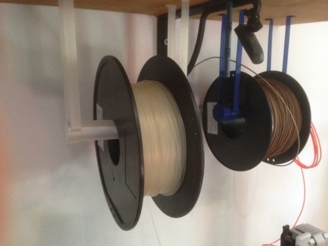 spool support suspended from the shelf